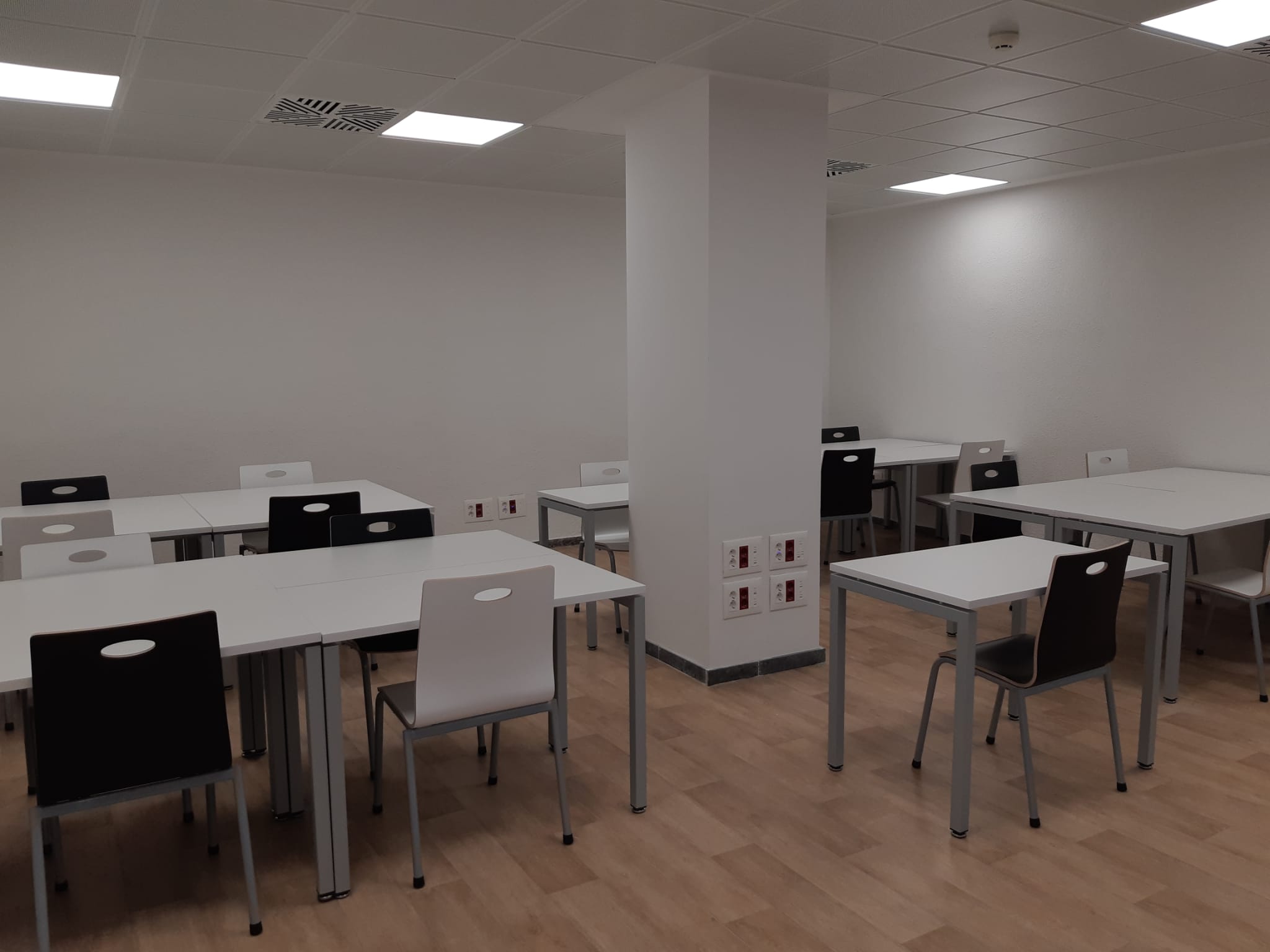 INFORMACIÓN RELEVANTE: Medidas Organizativas de la Facultad de Derecho por COVID-19 para acceso a Edificios (Principal, Departamentos y Biblioteca)